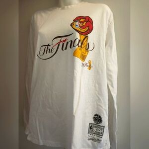 White NBA Finals Long Sleeve Shirt. Toronto Raptors. Size M